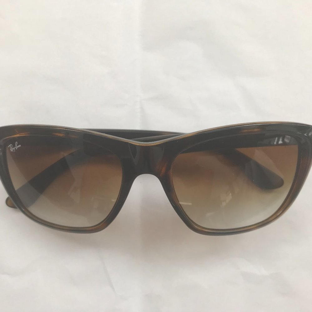 Ray-Ban Cat's Eye Sunglasses